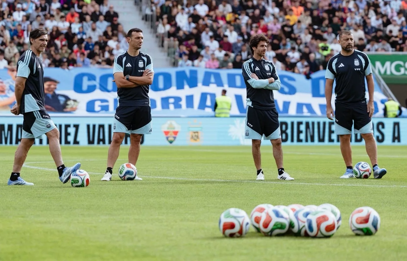 Roberto Ayala, Lionel Scaloni, Pablo Aimar y Walter Samuel, el cuerpo técnico de la selección argentina