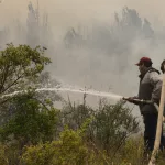 Recambio de bomberos, enfriamiento y focos activos: cómo siguen los incendios en Chubut