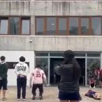 Alumnos de un colegio alemán de El Palomar hicieron un polémico simulacro de fusilamiento grupal