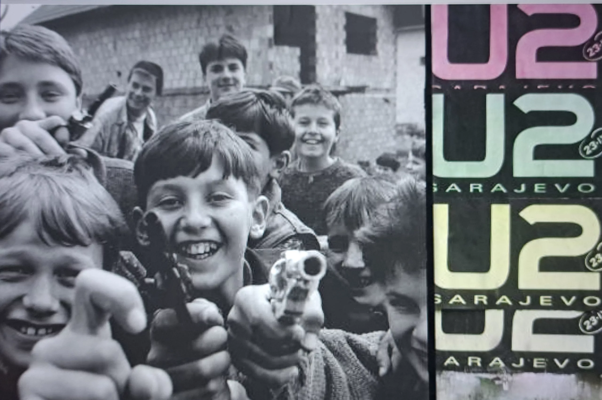 Cartel del concierto que dio U2 en Sarajevo en 1997.