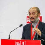 Vomitiva reacción del PSOE en el Parlamento de Aragón cuando se le concede un premio póstumo a Javier Lambán
