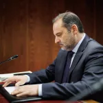 Ábalos comparecerá ante el Supremo con abogado de oficio: el PSOE, los sobres y el dinero en efectivo bajo la lupa judicial