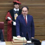 Pérez Llorca pide perdón a las víctimas de la dana al tomar posesión como presidente de la Generalitat en sustitución de Mazón