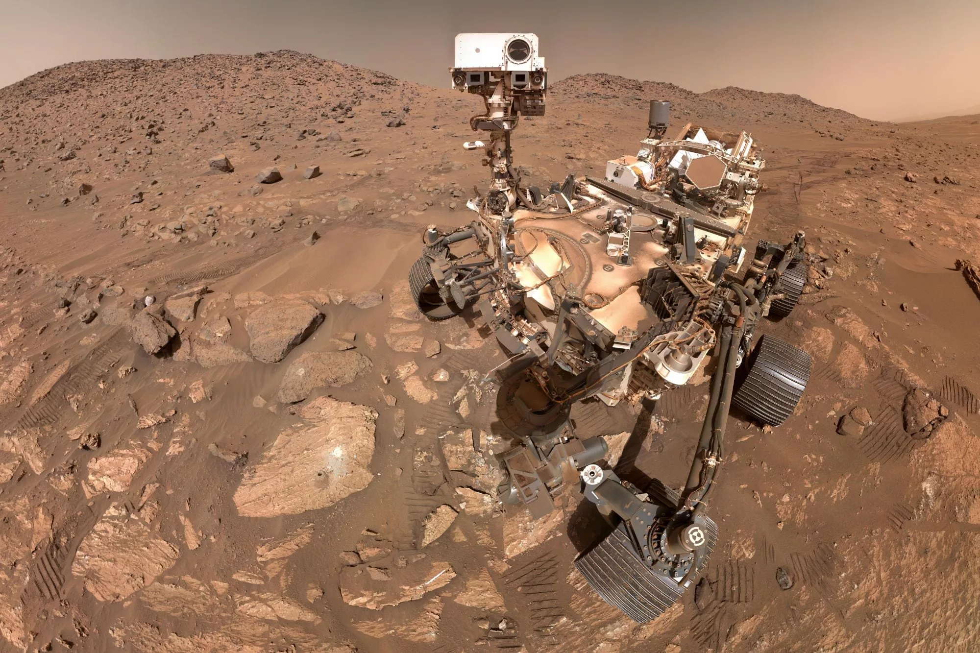 El rover Perseverance fue enviado por la Nasa para recoletar muestras de roca en busca de posibles indicios de vida microscópica antigua