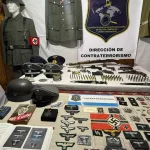 Uniformes nazis, armas e insignias con esvásticas: detuvieron a un hombre que comercializaba por redes sociales parafernalia del Tercer Reich