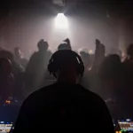 “Tenemos miedo a decirlo en voz alta”: una ola de acusaciones de abuso sexual y cancelaciones golpea la música electrónica