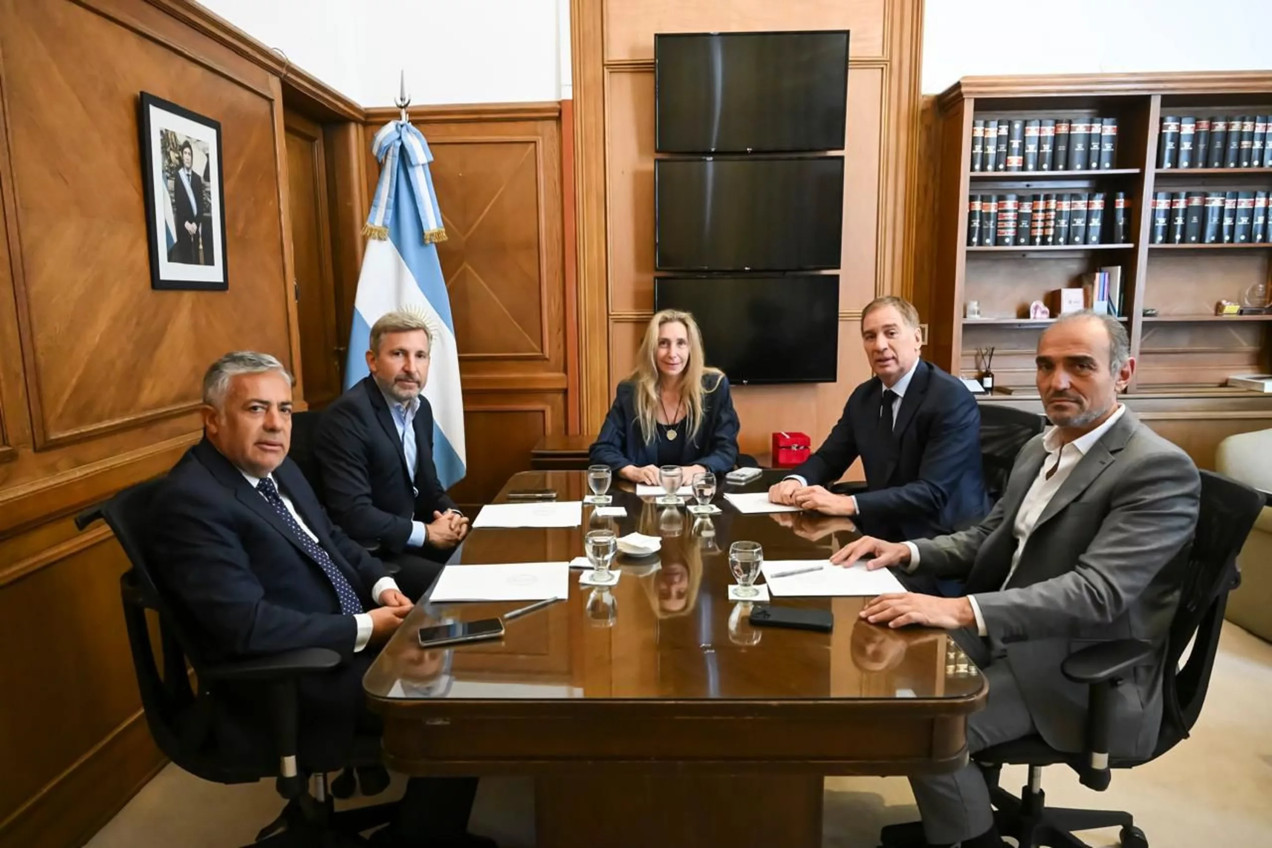 Karina Milei encabezó la reunión con Cornejo y Frigerio en la Casa Rosada