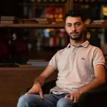 Basel Adra, cineasta palestino ganador del Oscar: “Nada cambiará si se va Netanyahu. Los israelíes no nos ven como seres humanos”
