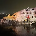 Video: así quedó el avión de Air Canada Express que chocó contra un camión de bomberos en el aeropuerto LaGuardia en Nueva York