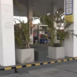 Feroz riña a cuchillazos en una estación de servicio de Lanús: un muerto, tres heridos y un policía detenido