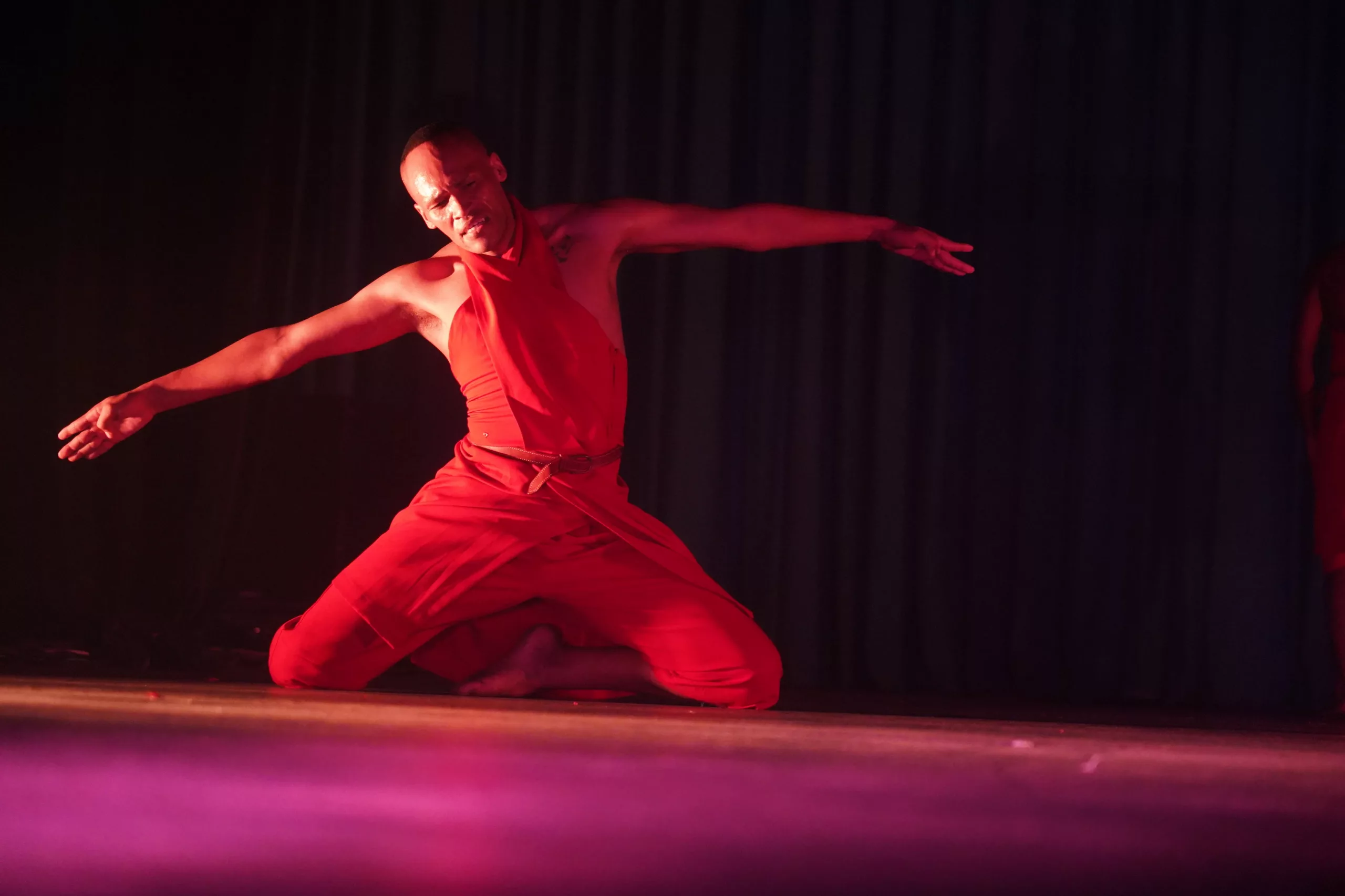 Un bailarín del espectáculo 'Zo! Mute', de Gregory Maqoma and Vincent Mantsoe, en el MASA, en abril.