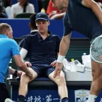 Todo mal para Sinner: abandonó en Shanghai y Alcaraz respira en el ranking