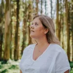 “Veo almas”: Noelia Pace, la médium que dice que colabora con el FBI y llena teatros