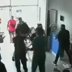 Familiares de un paciente atacaron a sillazos al guardia de seguridad de una clínica de Mar del Plata