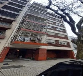 La unidad está ubicada en Manzoni 131