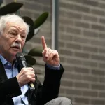 Las juventudes de Junts agitan la semana de Sant Jordi llamando al boicot a Eduardo Mendoza