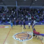 Susto en la Liga Nacional: juvenil de Atenas se desmayó en la previa de un partido