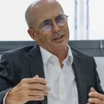 El novelista Don Winslow reaparece y define a Trump como “un matón de patio de colegio”