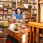 Cuando el conocimiento de internet ya no es suficiente: la IA le pone el ojo a las librerías de segunda mano