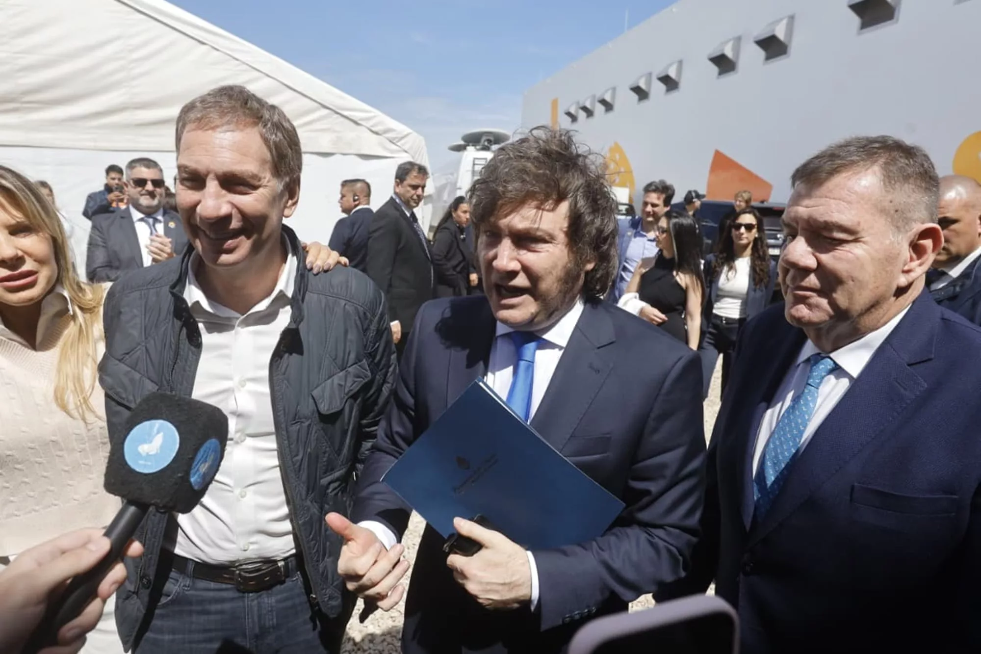 Javier Milei durante la inauguración de Lamb Weston en Mar del Plata, junto a Diego Santilli, Karina Milei y Guillermo Montenegro