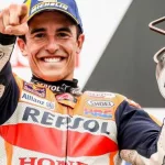 Y va el patoso Pedro Sánchez y la pifia también con su felicitación a Marc Márquez