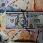 El Gobierno busca un nuevo equilibrio entre el dólar y las tasas para reactivar el crédito