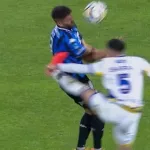 Video: la falta de roja de Ibarra al Loco Díaz que no terminó en expulsión