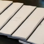 Premio Clarín Novela 2025: mañana se conocerá el título de la obra ganadora