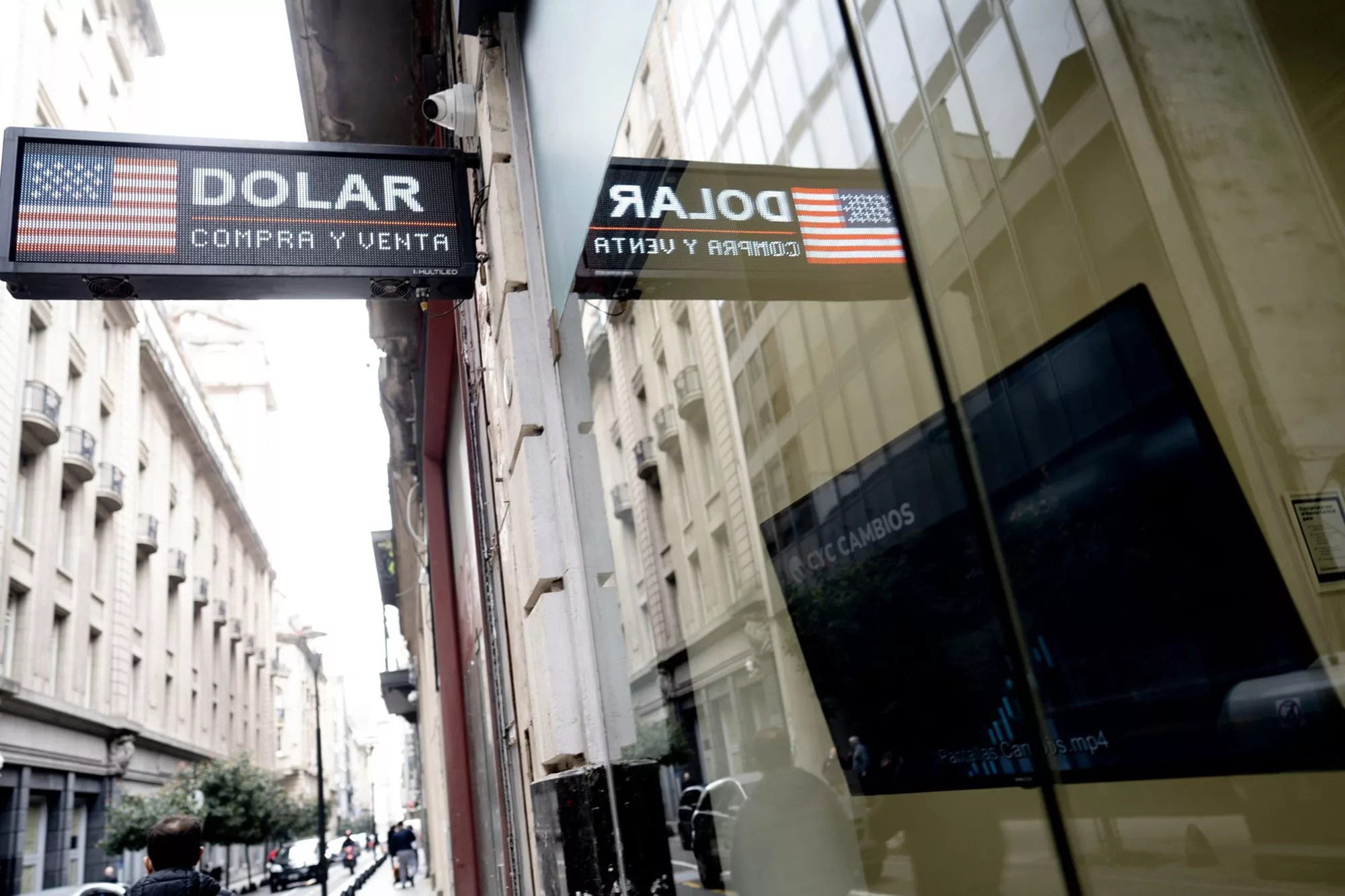 El cambio de tendencia que se manifestó esta semana parece que dio vuelta atrás con la cotización del dólar en la Argentina.