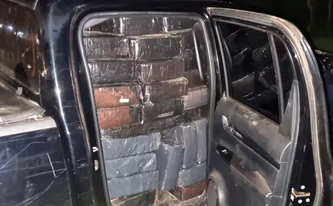 Los vehículos transportaban los paquetes de droga hasta en el interior de las cabinas