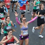 Boliches en la salida y la llegada, grupos de entrenamiento y cerveza al alcanzar la meta: las maratones cambian de forma