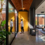 Descubrí un hogar con diseño audaz, materiales nobles y vistas que enamoran en Tafí Viejo