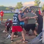 Se desató una batalla campal entre dos facciones de Camioneros en una cancha de fútbol