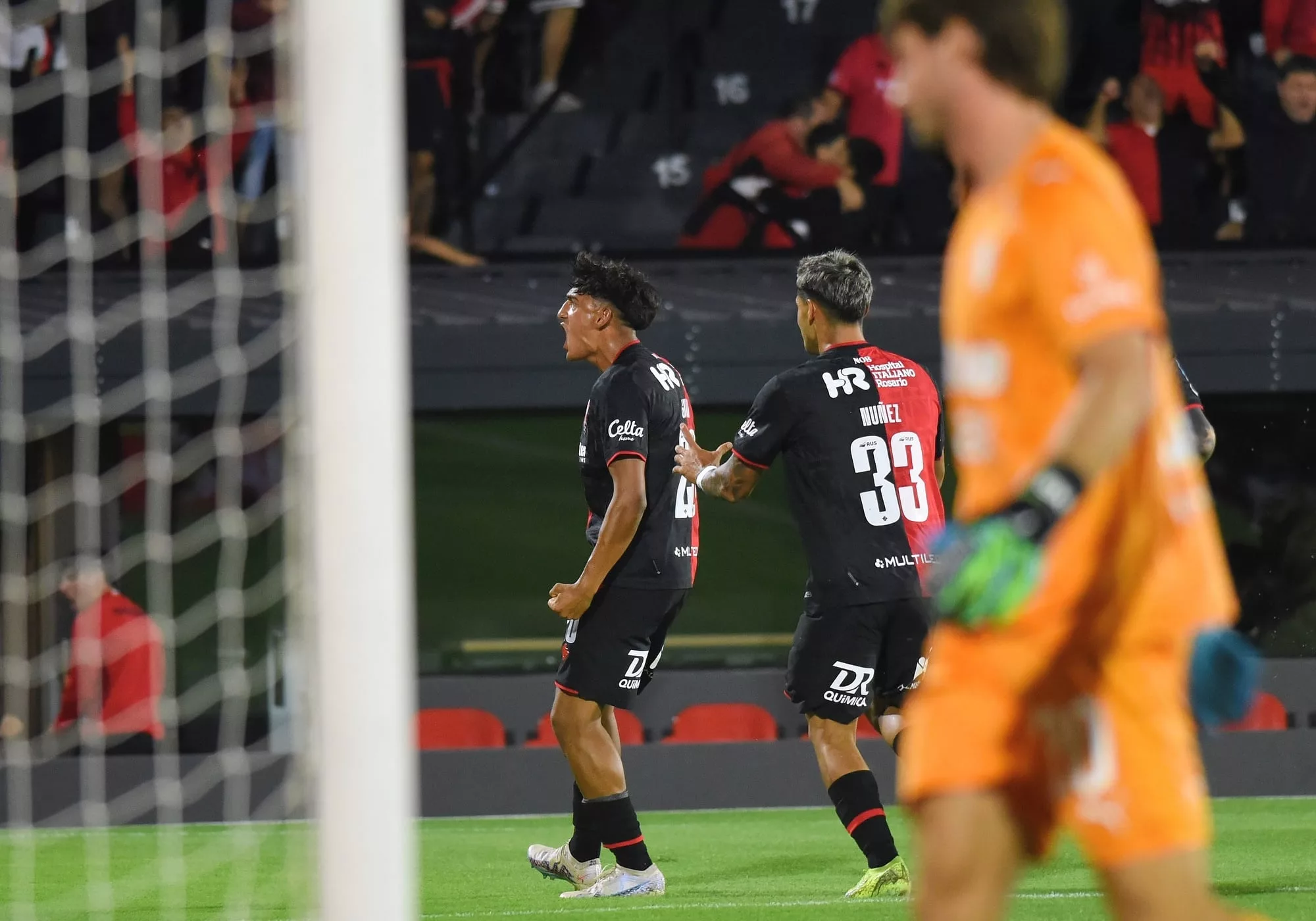 El desahogo de Facundo Guch en el primer tiempo: ese gol de tiro libre parecía ser suficiente para que Newell's obtuviera su primer éxito en el Apertura, pero se le escapó.