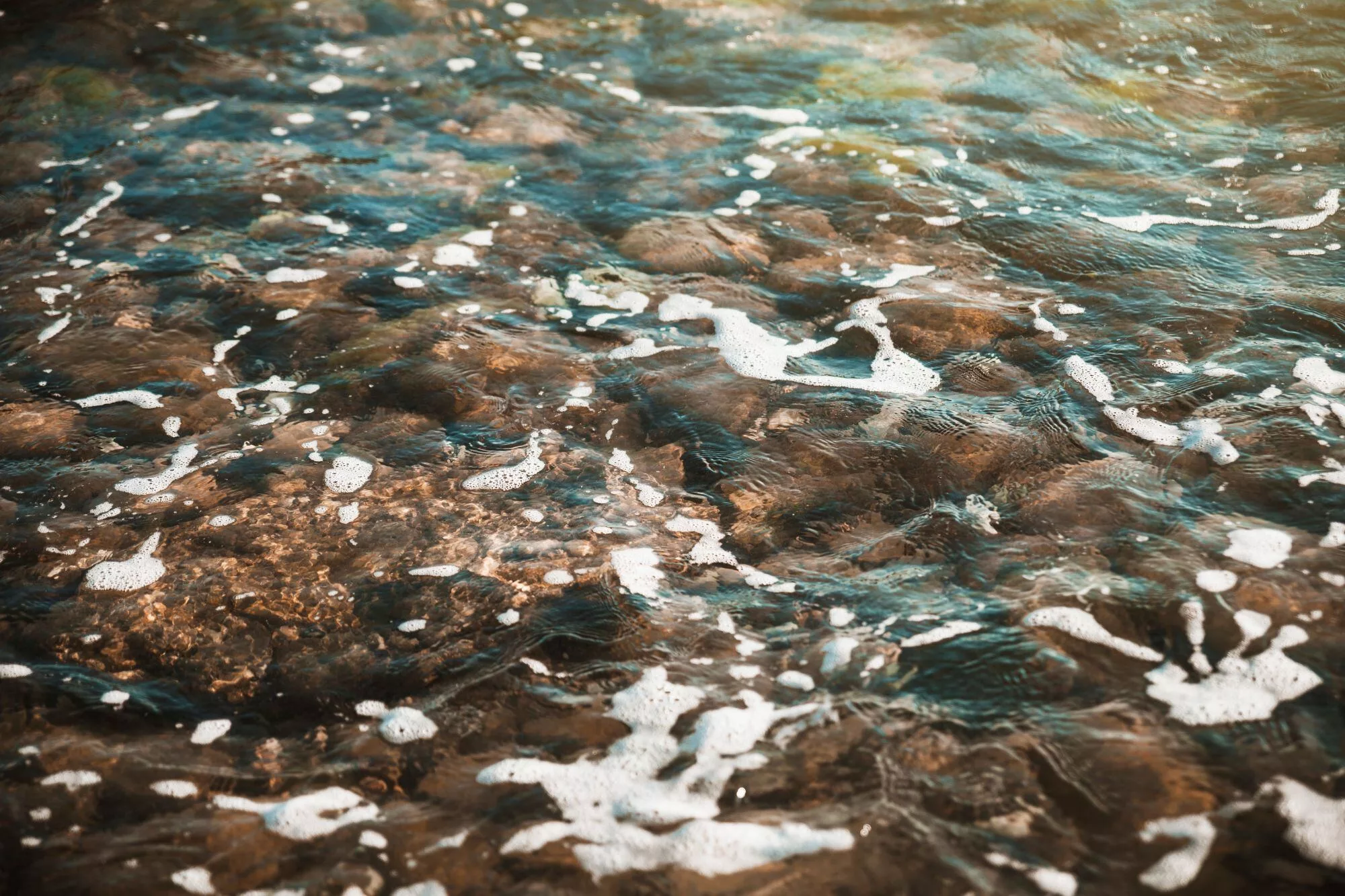 Entre los sueños más comunes con agua, aparecen cascadas e inundaciones