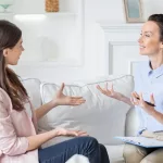 Qué es la programación neurolingüística: la técnica que potencia las habilidades mentales