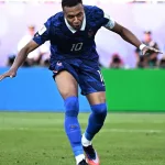 Mbappé: gol de penal, el gesto a Gill y la bronca de los jugadores de Paraguay