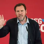 El socialista Óscar Puente se salta la lista de espera para hacerse una colonoscopia en el Hospital Rey Juan Carlos