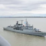 Ruidos en la Armada por el destructor que no se quedó en el Caribe con la flota “antinarco” estadounidense