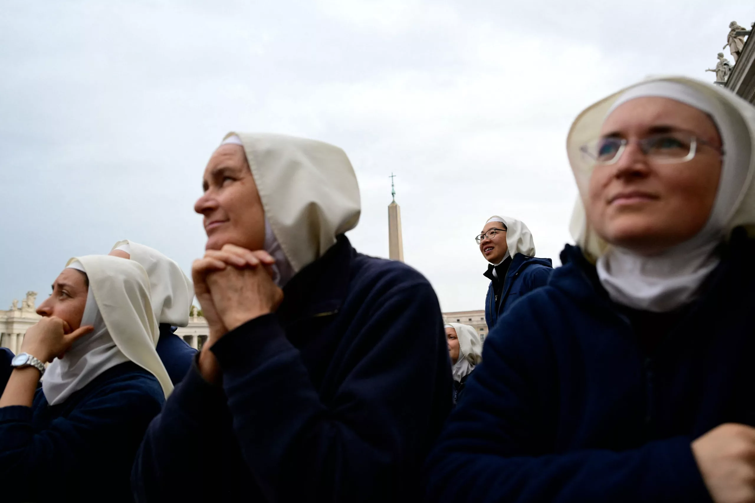 Monjas asisten a la audiencia general semanal en la Plaza de San Pedro, en el Vaticano, el 22 de octubre de 2025