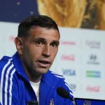 Dibu Martínez, antes de la final: “Me duele la mano todos los días” y qué dijo sobre retirarse en caso de ser campeón