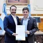 Kicillof fue a Corrientes y se mostró con el radical Valdés: habló de “consolidar la unidad de todos” los que rechazan el ajuste