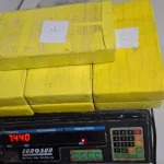 Lo pararon en un control en la autopista, salió corriendo con su mochila y lo atraparon: llevaba 7 kilos de cocaína