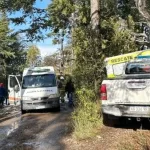 Despistaron por el hielo y cayeron con su auto al Nahuel Huapi: murió una nena y su madre sufrió heridas
