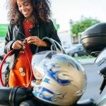 Si dejas tu moto o bicicleta en la calle por la noche, este candado con alarma es un seguro antirrobo