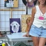 Trabajó 20 años en Migraciones, su perro murió y ahora pinta mascotas al óleo en Mallorca: “Convertí el duelo en arte”