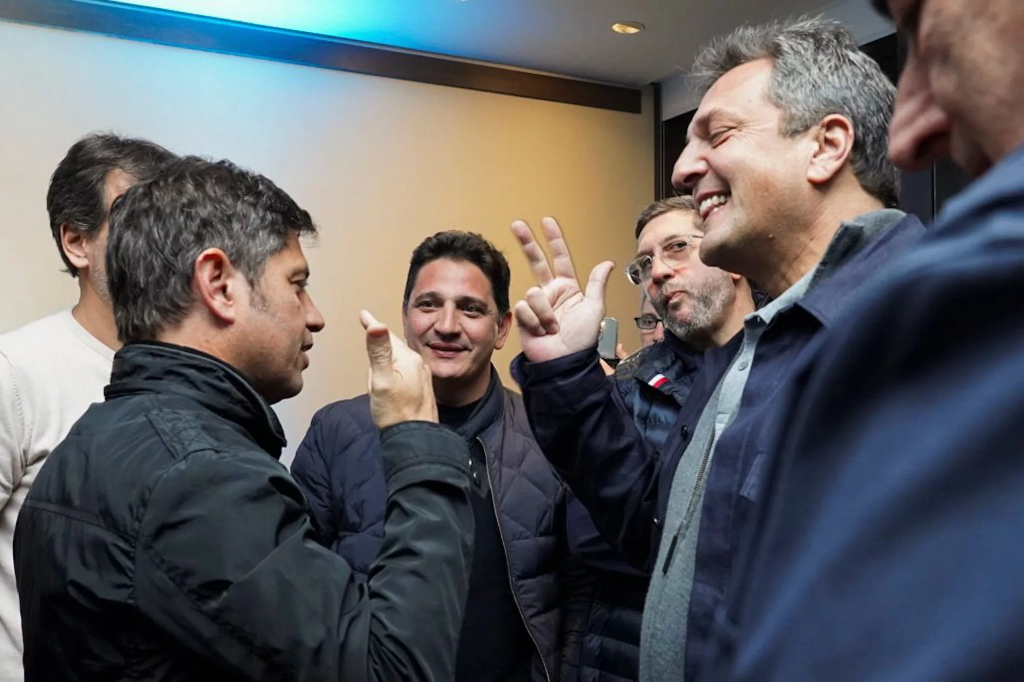 Axel Kicillof y Sergio Massa en el bunker peronista en La Plata, cuando festejaron la victoria en la provincia