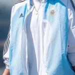 Una figura de la NBA apareció con una campera de la Selección