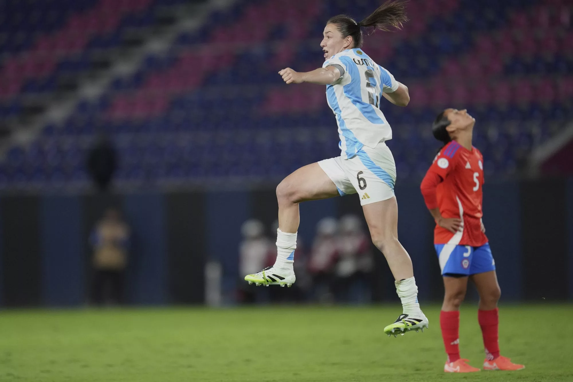 Aldana Cometti celebra un gol suyo a Chile, durante la Copa América 2025
