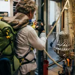 Las siete vidas del ‘souvenir’ en el Camino de Santiago: de un botafumeiro con 60 kilos de plata al imán chino de tres euros